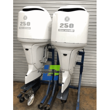 Pair Yamaha LF250TUR 4-Stroke Outboard Motor